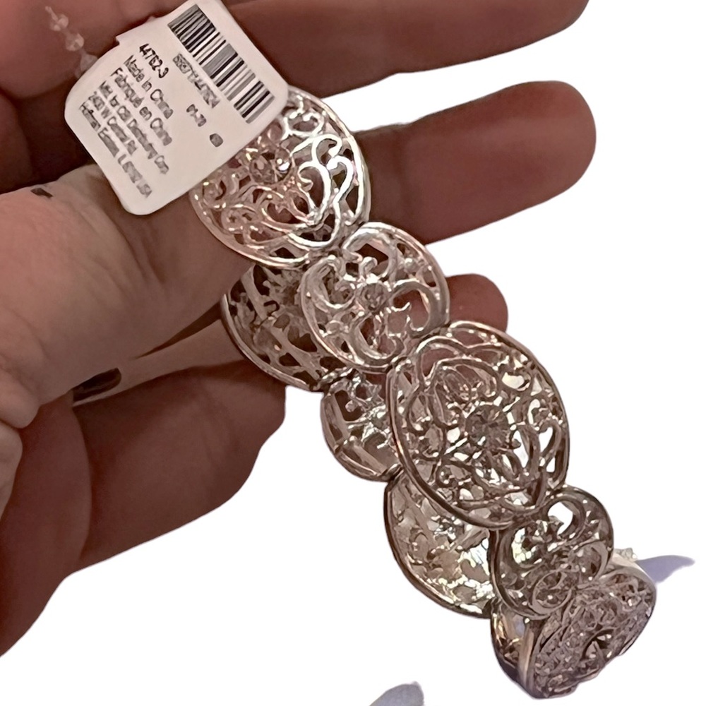 Stretchy silver bracelet from Claire’s NWT